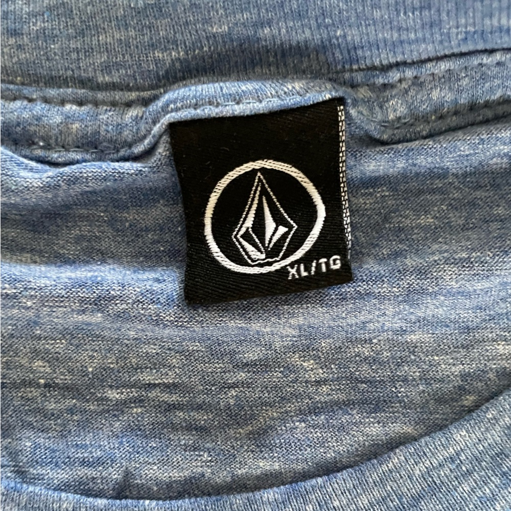Volcom shirt - Picture 3 of 3